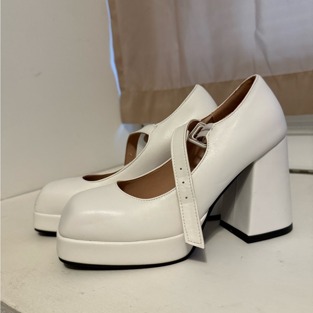 Elegant White Platform Mary Jane Shoes